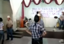 Un video de jovenes bailando bien pegados en un culto de una iglesia, causa asombro en las redes