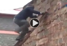 En video: Pastor escapa de iglesia porque fieles descubrieron que les robaba