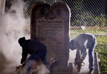 Retiran el monumento a Los 10 Mandamientos en Estados Unidos